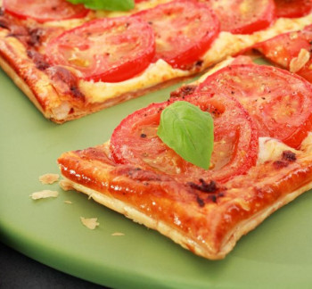Feuilletés jambon tomate mozzarella en bande